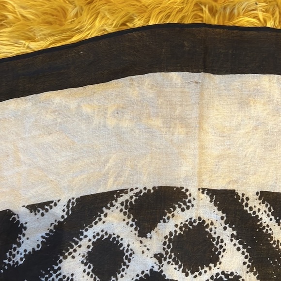 Vintage luxury canvas geo printed  square scarf - Picture 10 of 17